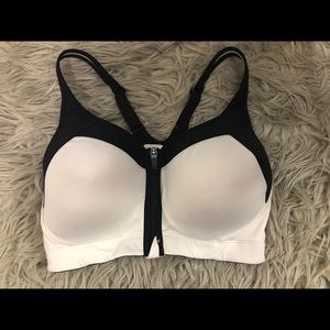 Zip-up Front Closure Sports Bra.
